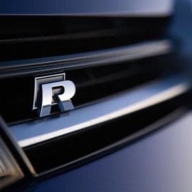 Volkswagen VW R emblem till grillen
