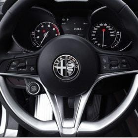 alfa romeo emblem till ratten