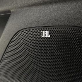 jbl emblem till högtalare