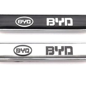 BYD emblem märke till bilen / bagageluckan